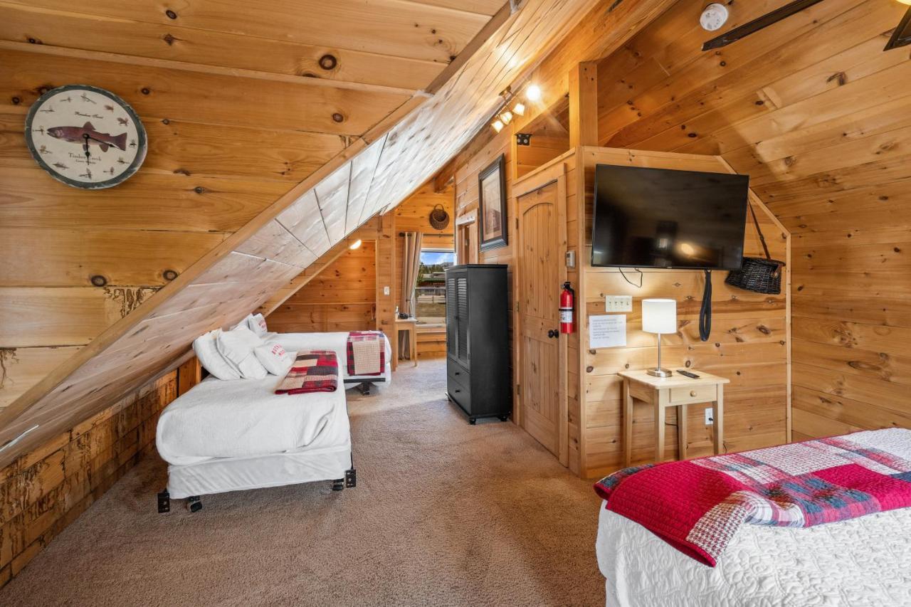 The Bucking Moose Hotel West Yellowstone Exterior photo
