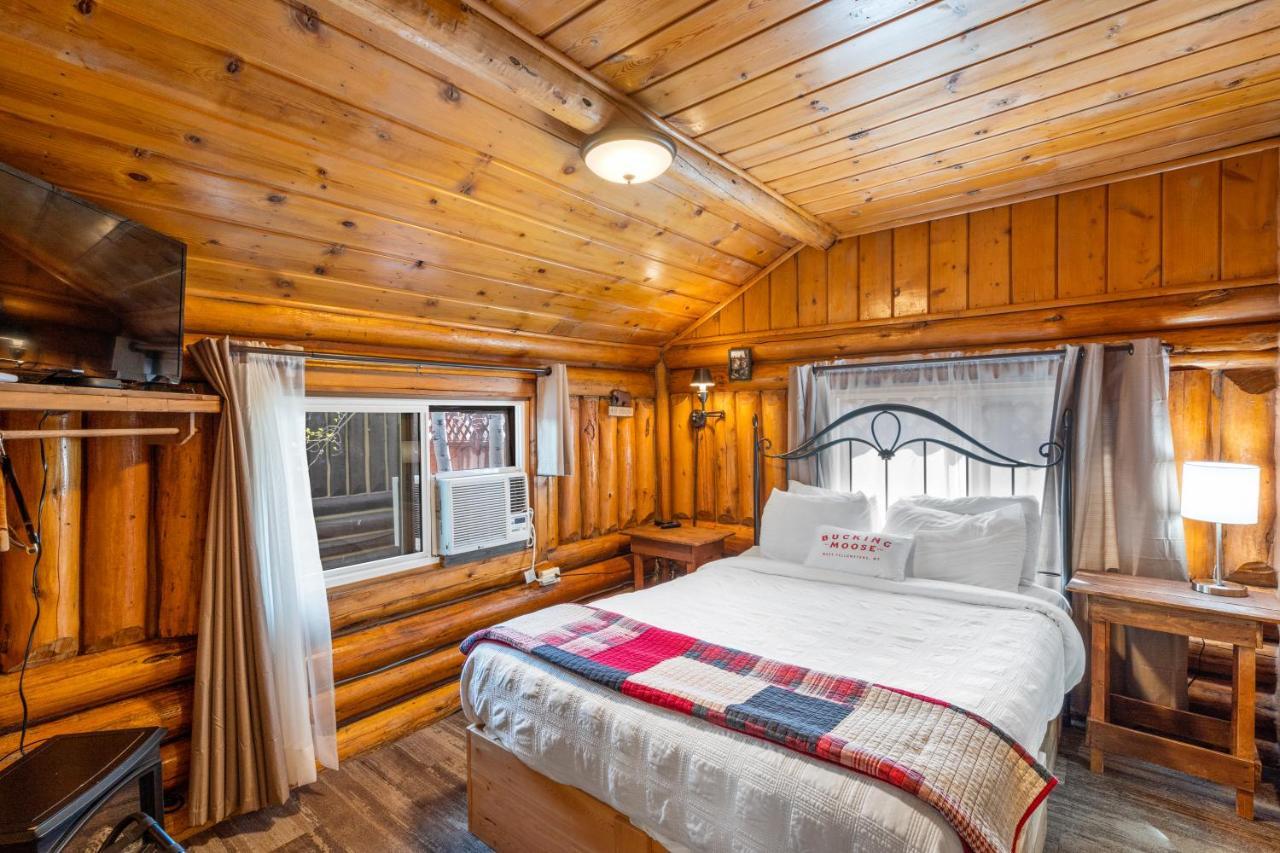 The Bucking Moose Hotel West Yellowstone Exterior photo