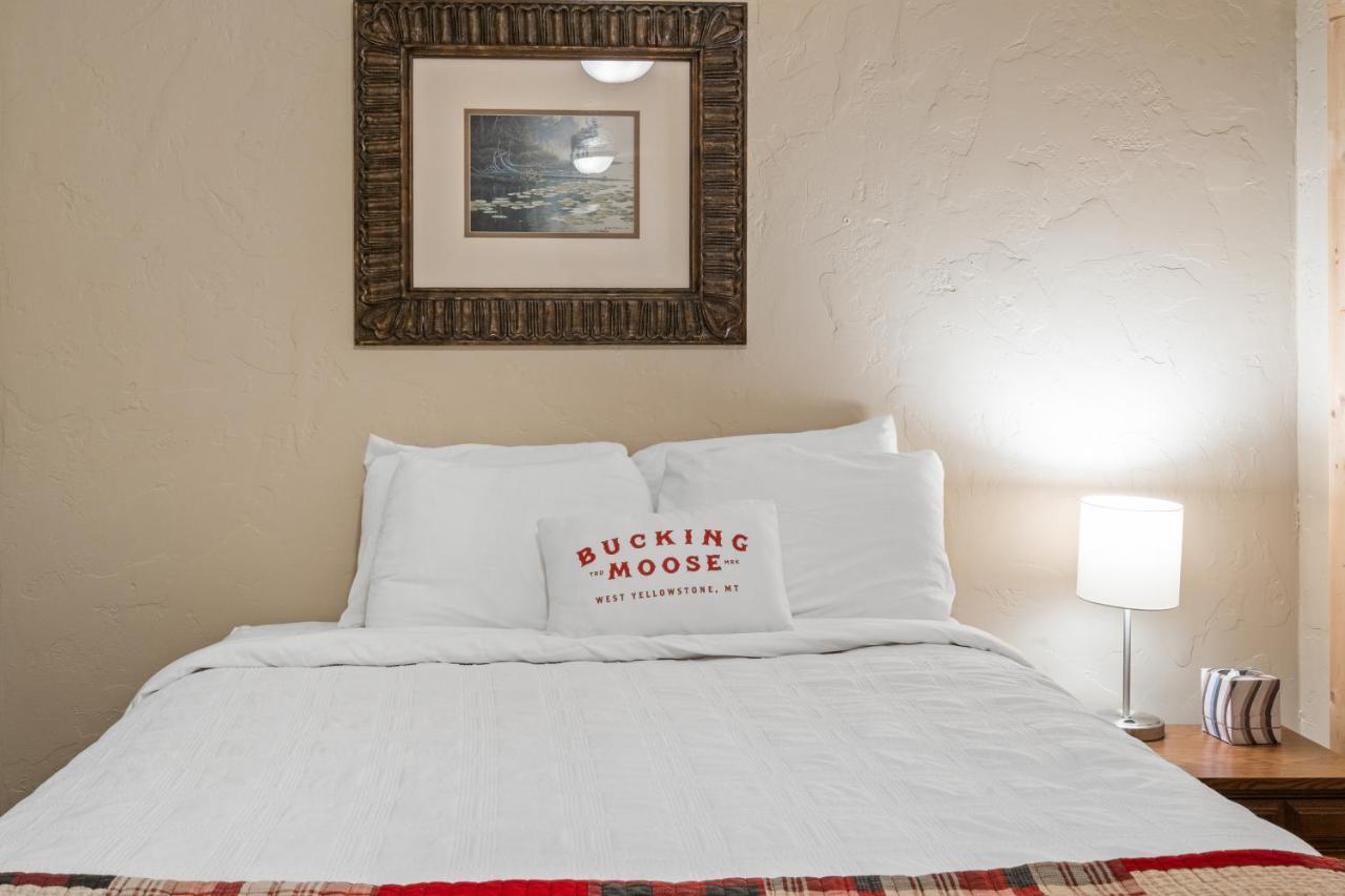 The Bucking Moose Hotel West Yellowstone Exterior photo