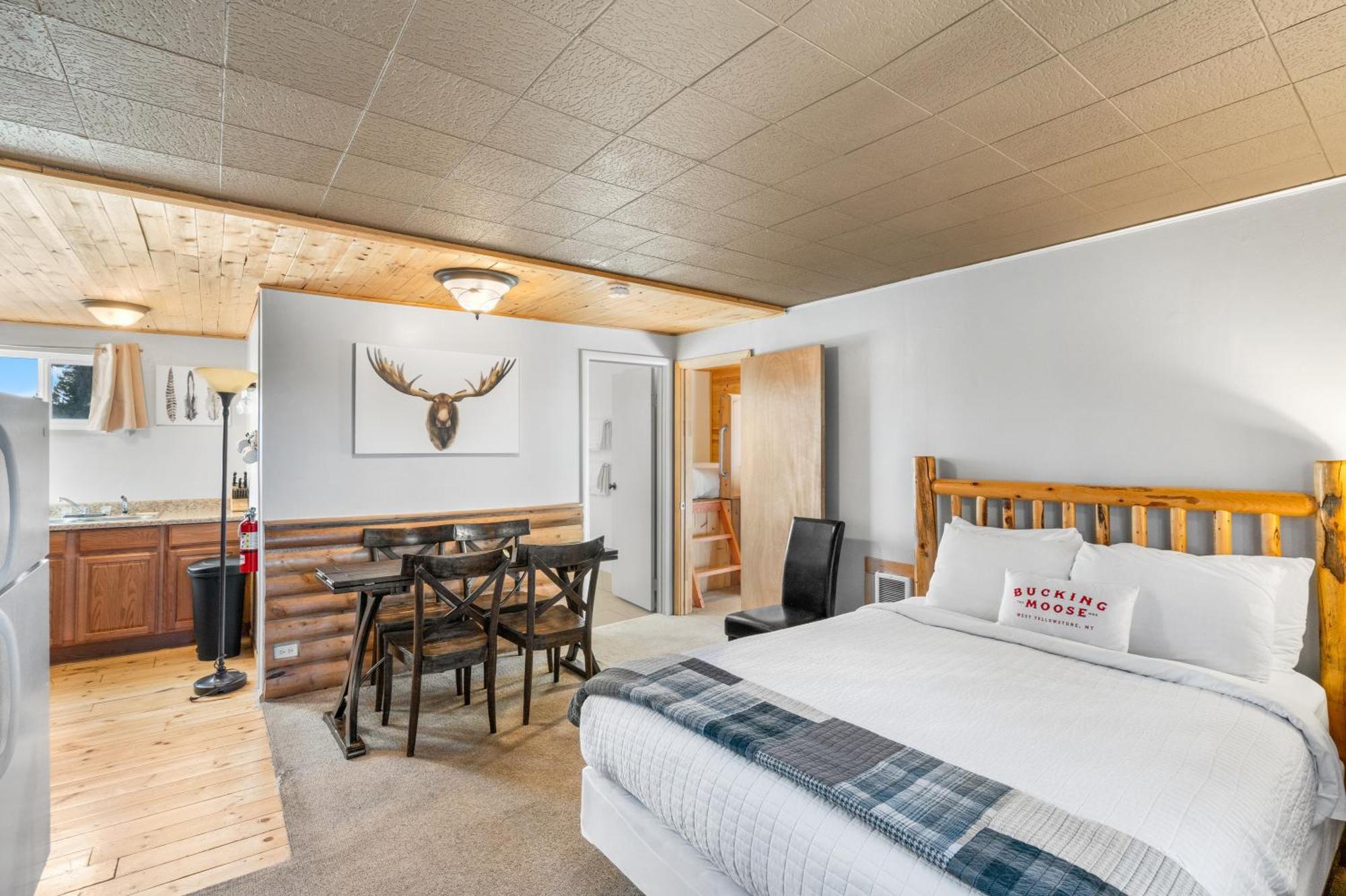 The Bucking Moose Hotel West Yellowstone Exterior photo