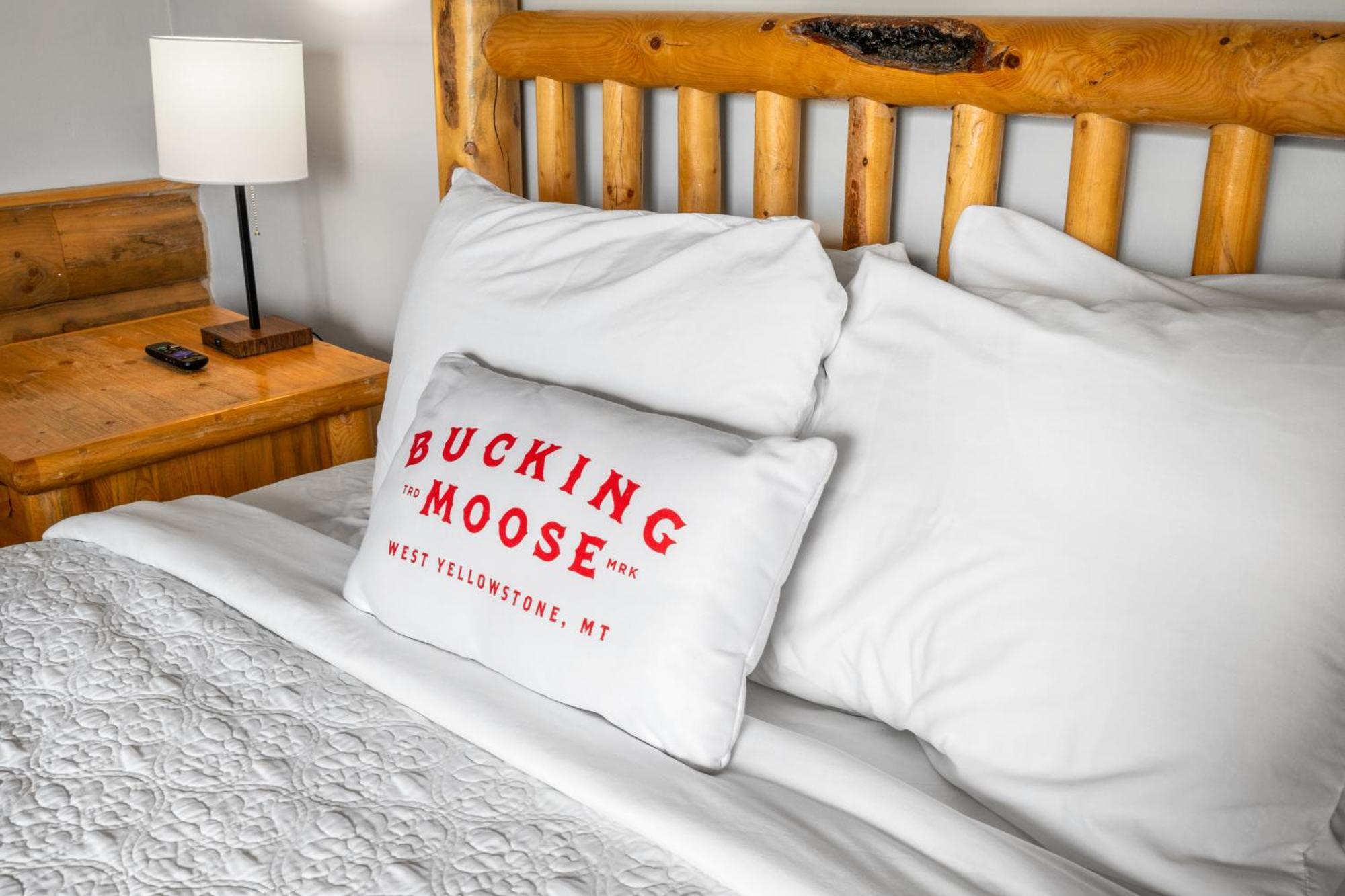 The Bucking Moose Hotel West Yellowstone Exterior photo