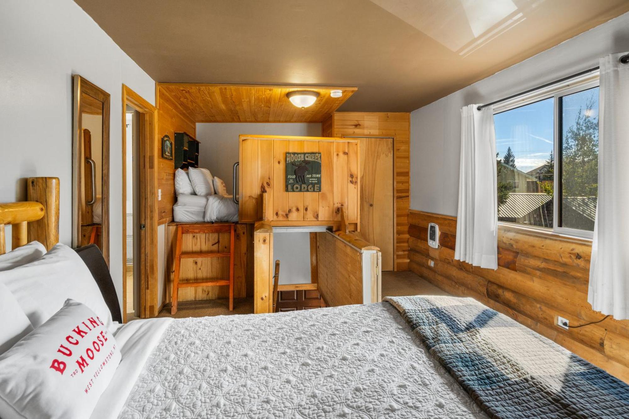 The Bucking Moose Hotel West Yellowstone Exterior photo