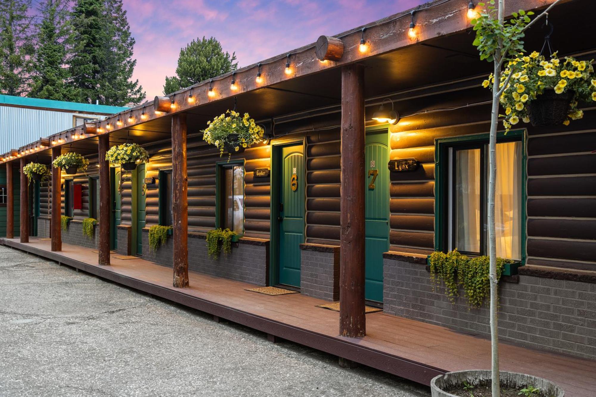 The Bucking Moose Hotel West Yellowstone Exterior photo