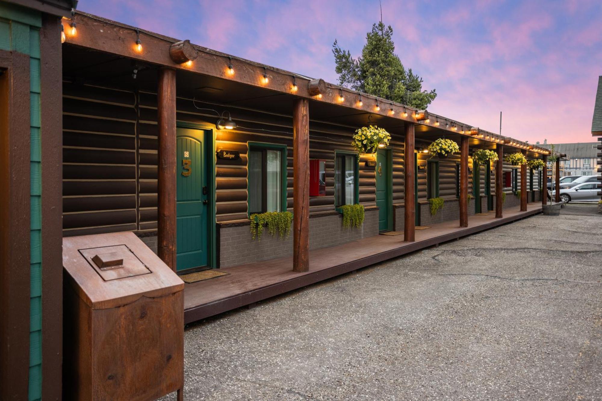 The Bucking Moose Hotel West Yellowstone Exterior photo